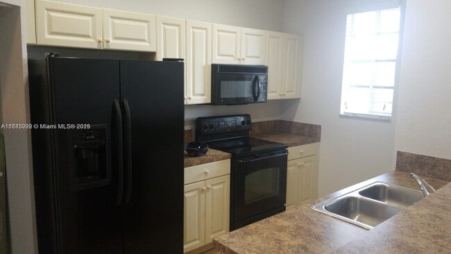 Building Photo - 2041 Nassau Dr