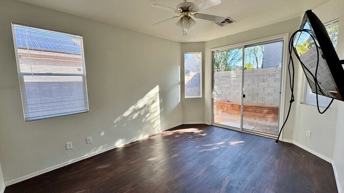 Building Photo - 1221 E Chambers St