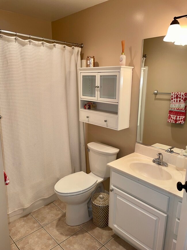 Building Photo - 6940 Fairfax Dr