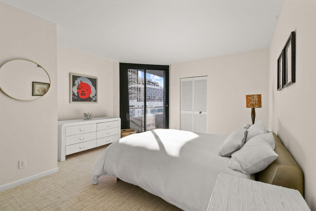 Building Photo - 529 S Flagler Dr