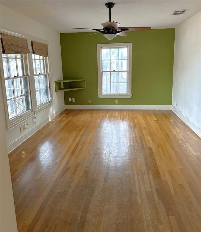 Building Photo - 2003 Montclaire St