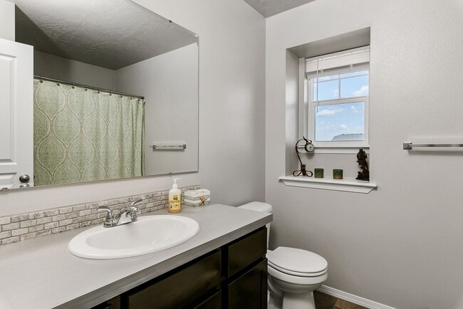 Building Photo - 4bd/2.5ba Home Near the Marketplace Nampa ...