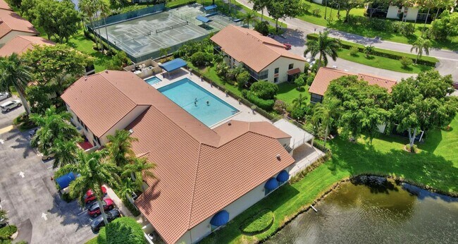 Building Photo - 10756 Bahama Palm Way