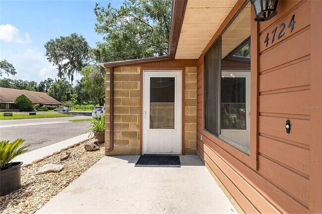 Building Photo - 4724 SW 67th Terrace