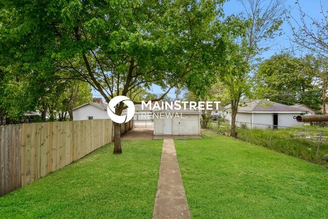 Building Photo - 2 Bedroom Pet-Friendly Home in Indianapoli...