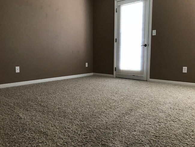 Building Photo - Charming 2 bed 1.5 bath Parkside Town Home...
