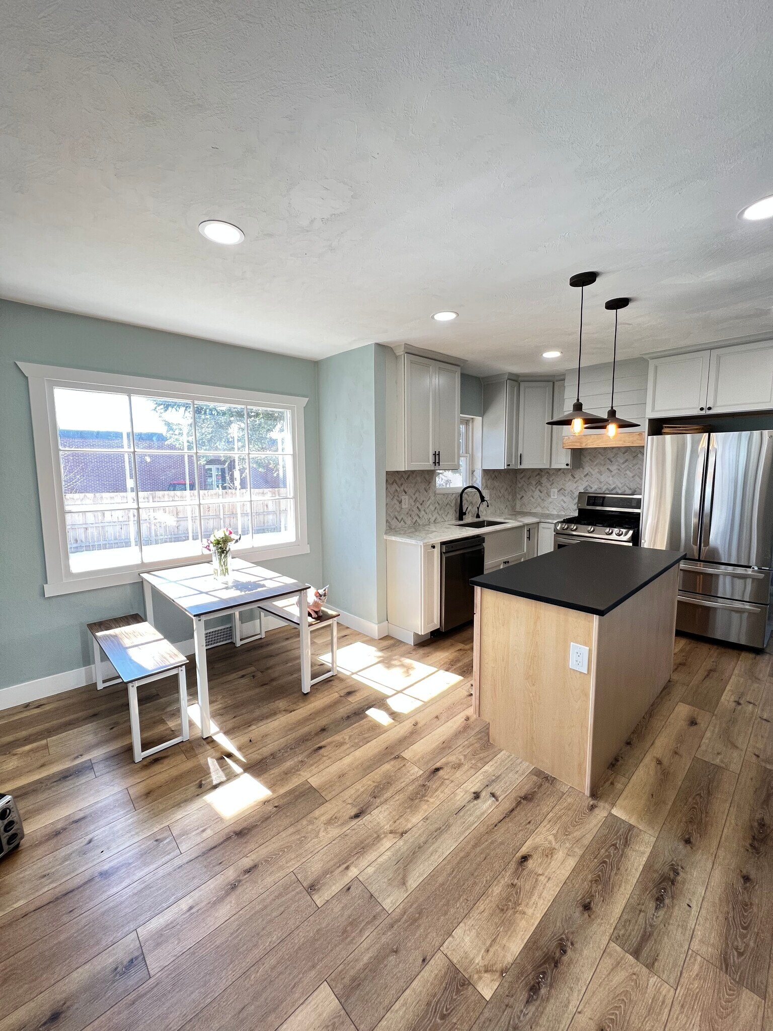 Building Photo - 1647 E Woodland Ave