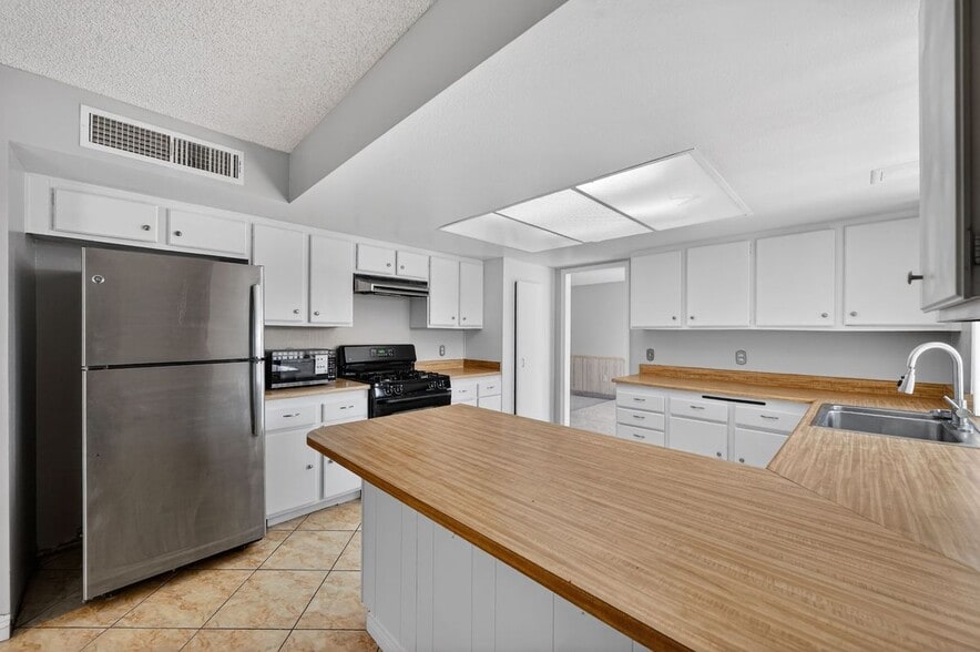 Building Photo - 389 Summer Creek Ct
