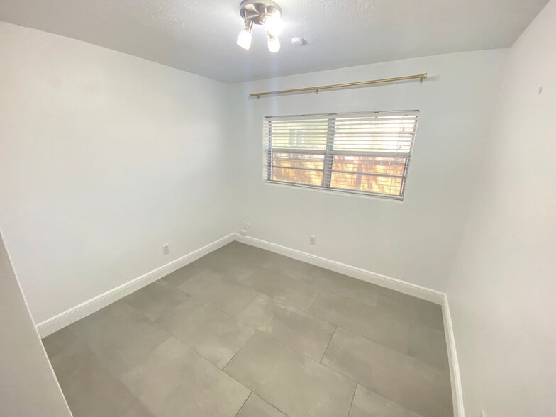 Building Photo - 1001 E Pine St