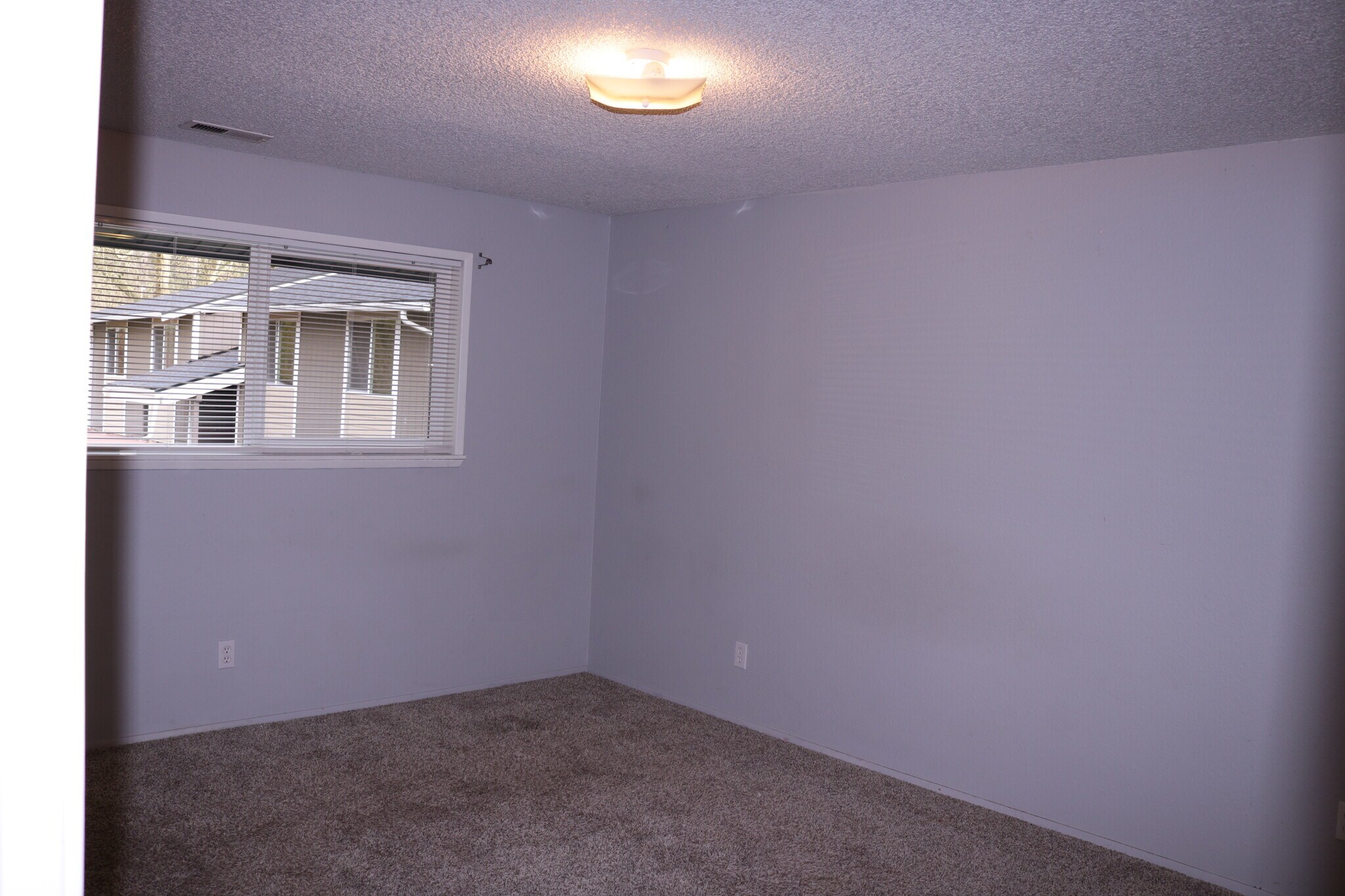 Building Photo - 15906 Elm St E