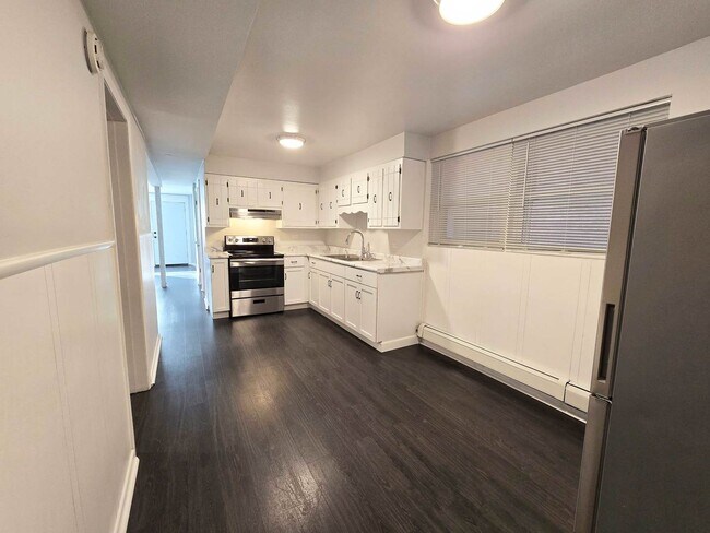 Building Photo - 5972 S Archer Ave