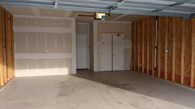 Building Photo - 8070 E 34th Ct S