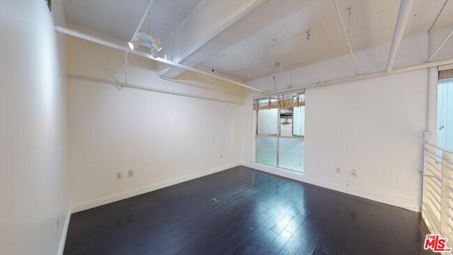 Building Photo - 1130 Flower St
