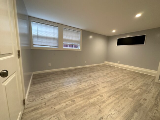 Building Photo - 815 40th St
