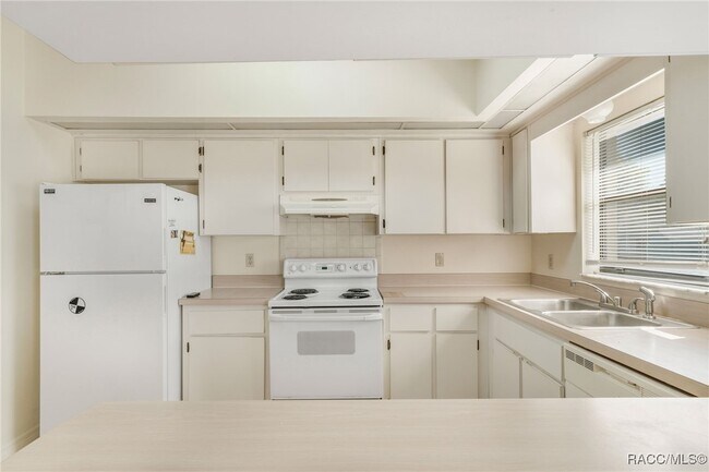 Building Photo - 4065 N Little Hawk Point