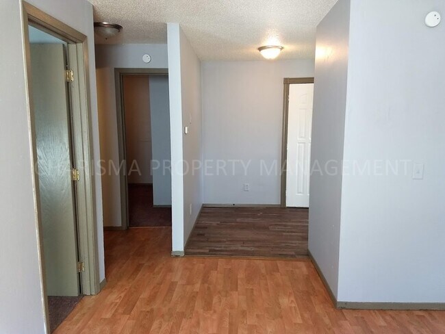 Building Photo - 209 S Lake Ave