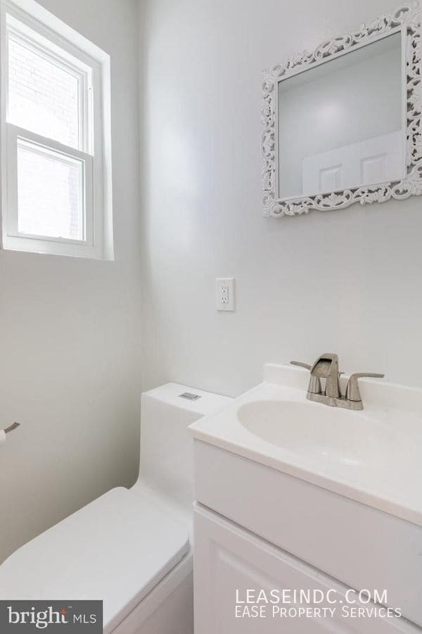 Building Photo - 624 Irving St NW