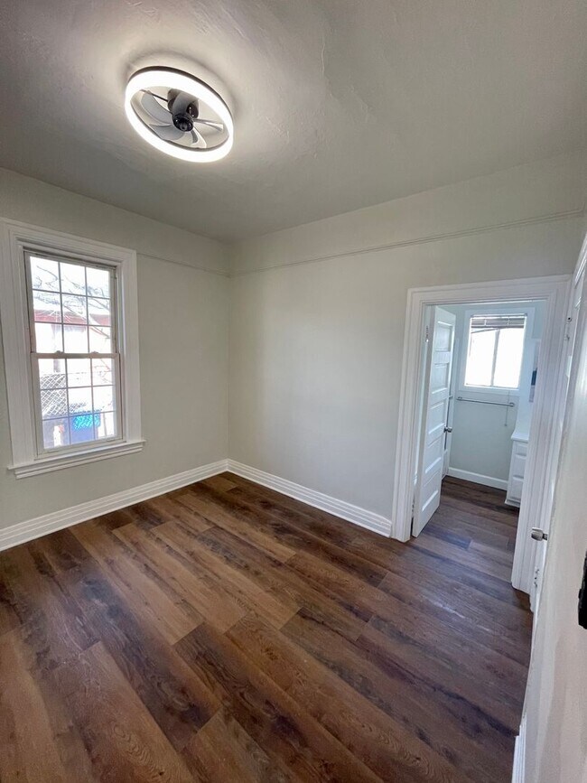 Building Photo - Renovated 3 Bed + 2 Bath Home in Los Angeles!