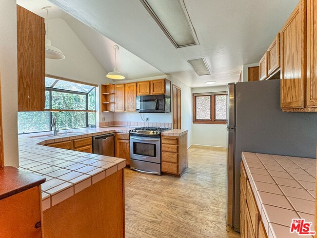 Building Photo - 3124 Veteran Ave