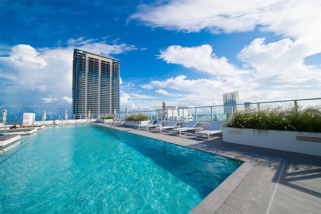 Building Photo - 1010 Brickell Ave