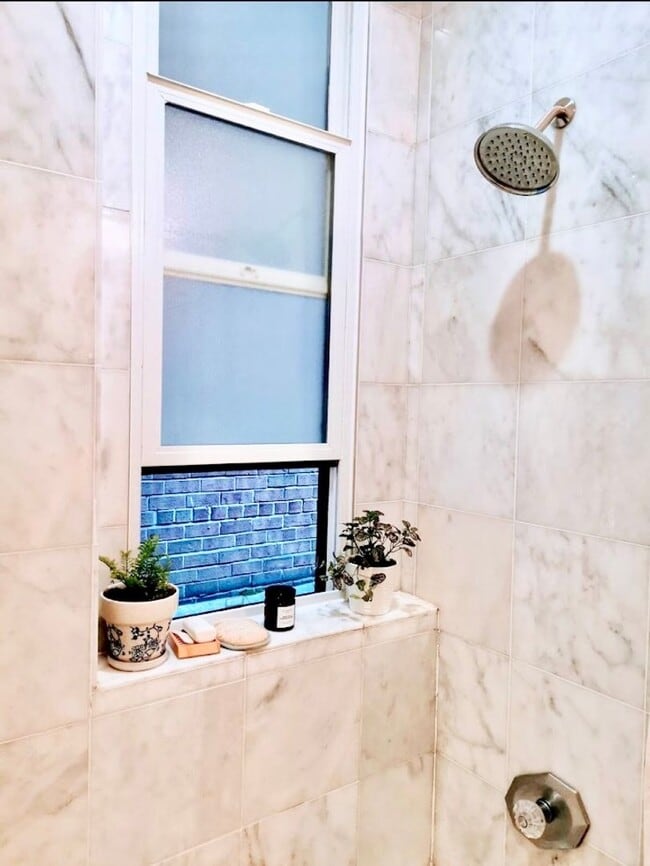 Building Photo - Stunning Condo Dupont Circle!  Pets Welcom...
