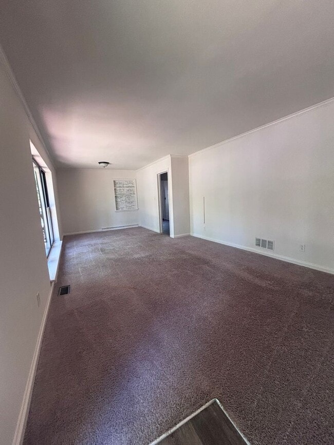 Building Photo - Great 3 bedroom home available in East Charlotte
