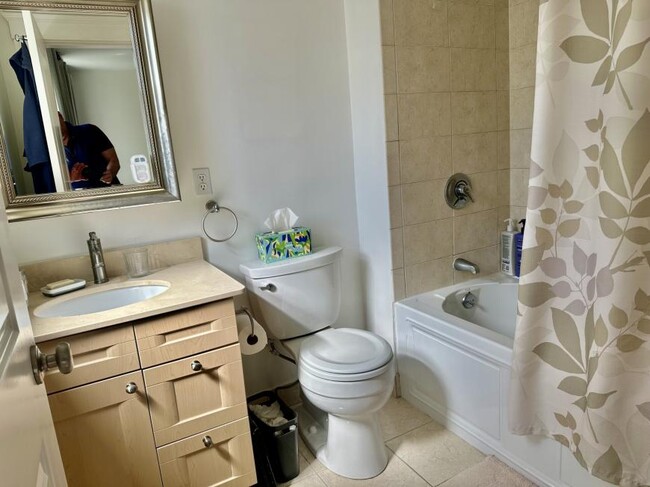 Building Photo - 3 bedroom in Newton MA 02459