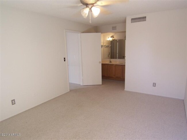 Building Photo - 8625 E Belleview Pl