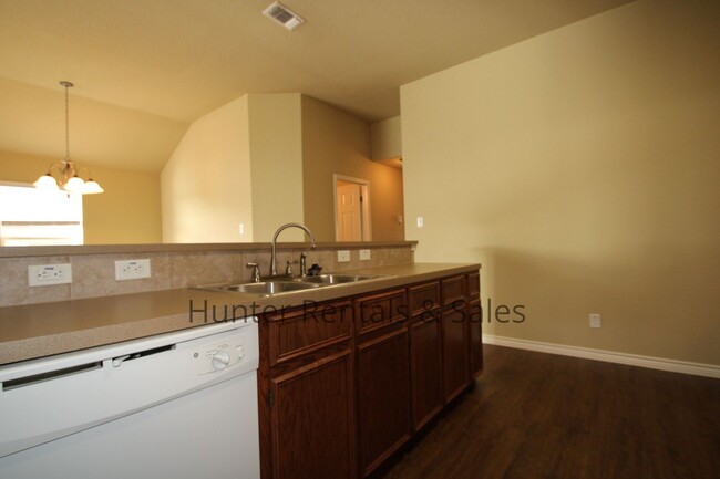 Building Photo - Spacious 2-bedroom!!!