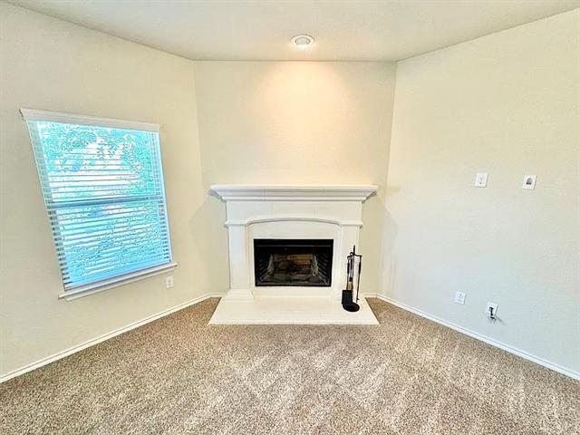 Building Photo - 3020 Tamarack Ln