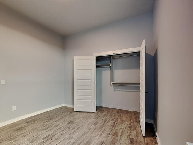 Building Photo - 312 W 3rd St