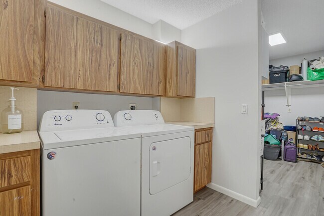 Building Photo - 6037 Balboa Cir