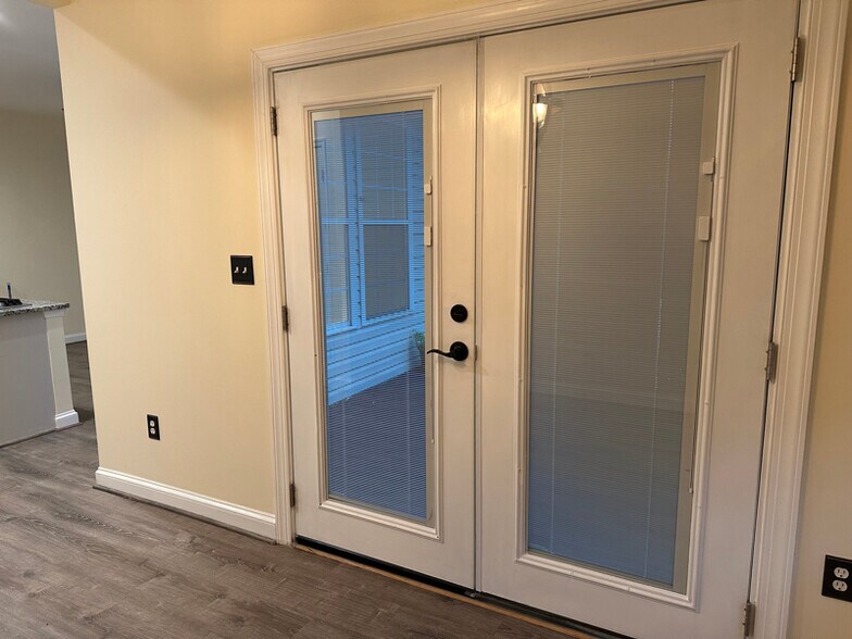 Building Photo - 644 Springhouse Square SE