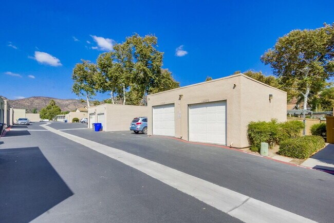 Building Photo - Charming 2BR Home with Attached Garage, Private Patio and a Friendly Community!