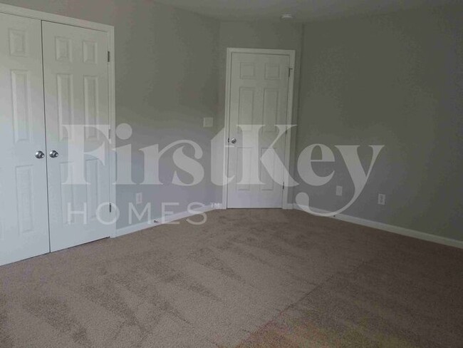 Building Photo - 4406 Vernon Cir SE