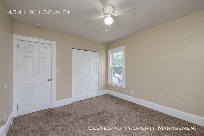 Building Photo - Updated West Side Colonial