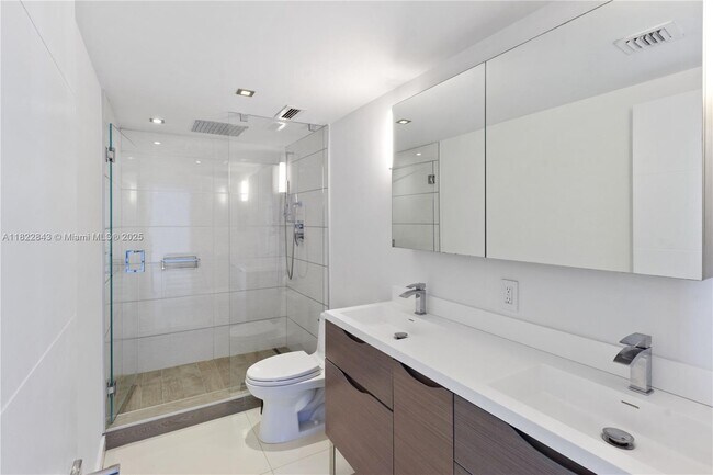 Building Photo - 881 Ocean Dr