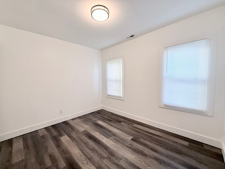 Building Photo - 954 S Ohio Ave