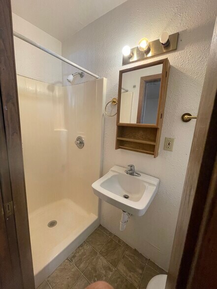 Building Photo - 1300 NE Williams St