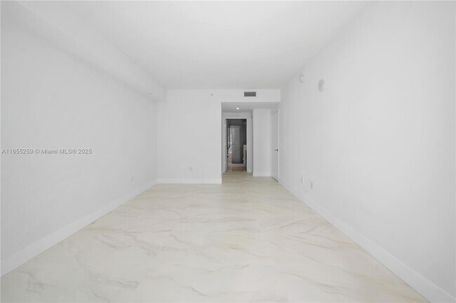 Building Photo - 1100S S Miami Ave