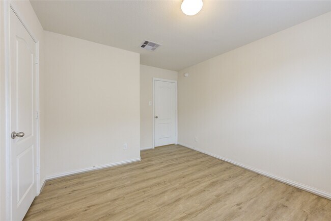 Building Photo - 16 Rose Desert Ct