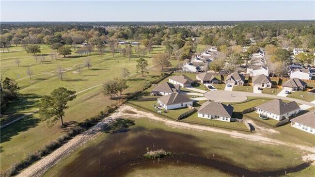 Building Photo - Golf Course and Pond Views