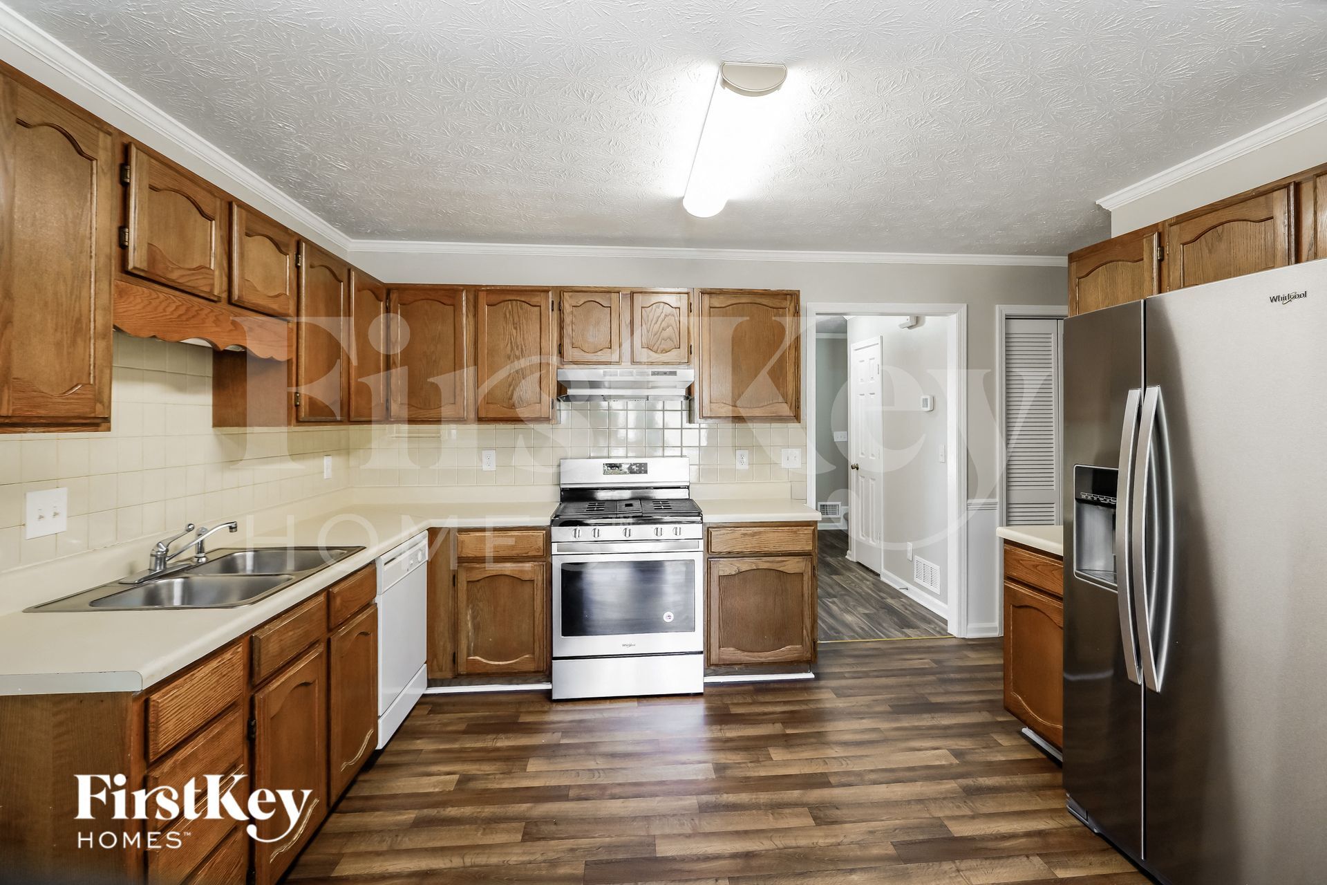 Building Photo - 331 Crescentview Ct