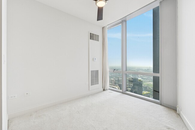 Building Photo - 1211 S Prairie Ave