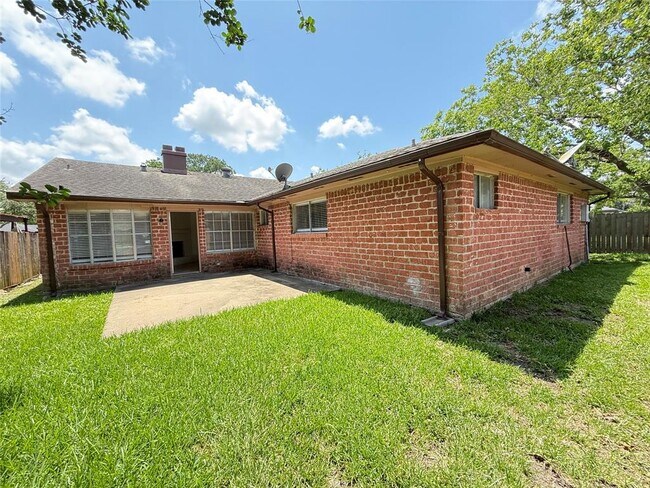 Building Photo - 10715 Sagewillow Ln