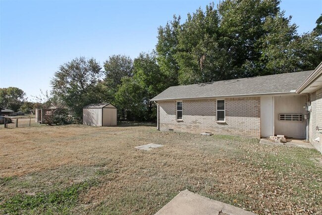 Building Photo - 10516 NW 16th St