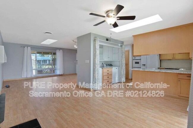 Building Photo - 8916 Fashion Dr