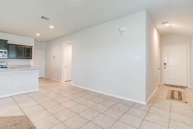 Building Photo - Nice 3 Bed, 2 Bath House in Creekside Esta...