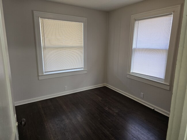 Building Photo - 11401 E 9th St S