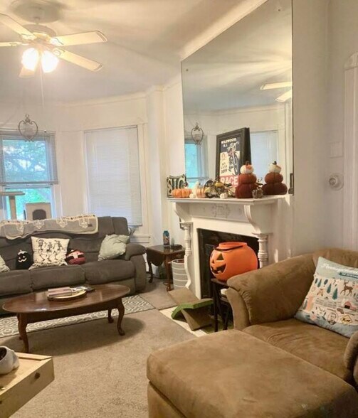 Building Photo - 80 W La Crosse Ave